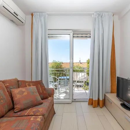 1 Bedroom Awesome In Apartament *